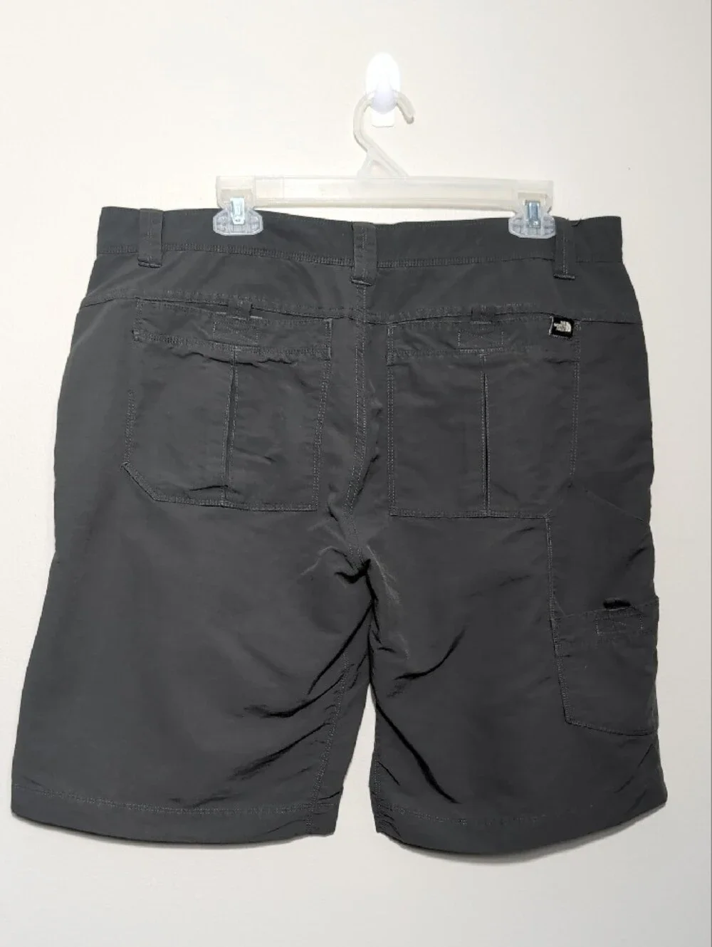 The North Face Men's Charcoal Gray Nylon Cargo Shorts Outdoor Utility Hiking 38